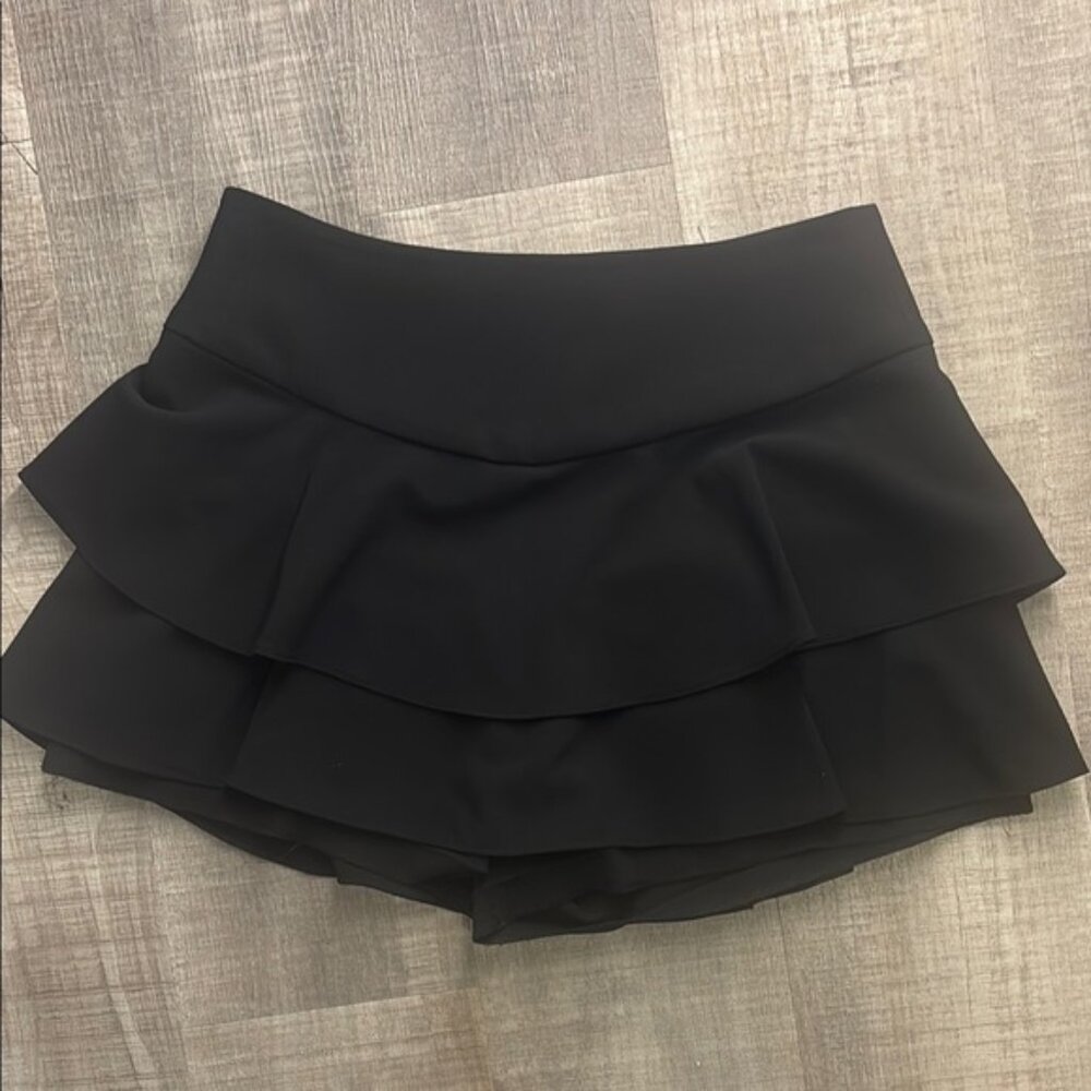 alice and olivia ruffle black skort